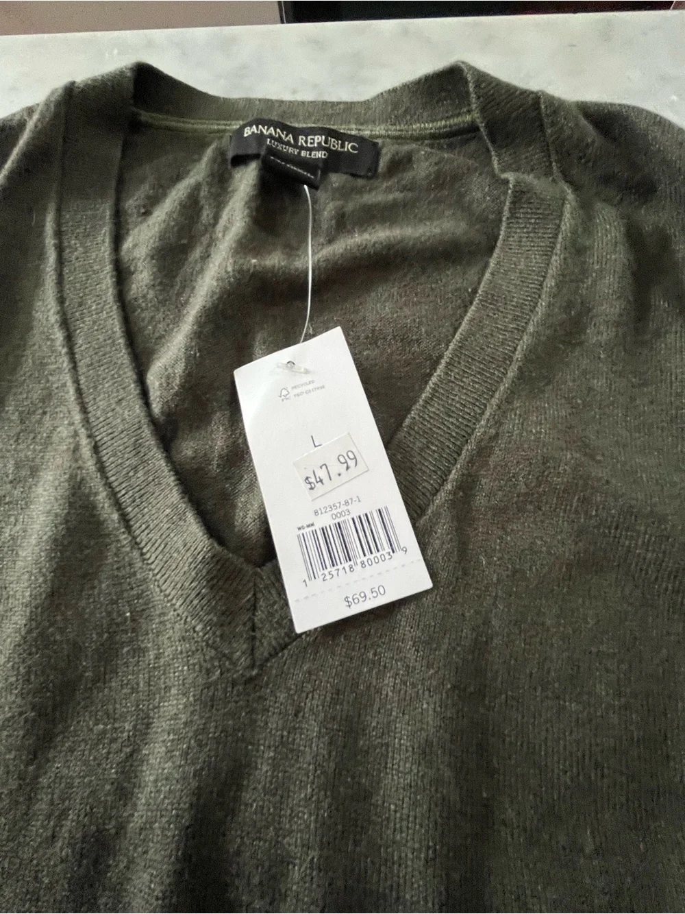 Banana Republic silk and cotton V-neck Men's Sweater - Olive Green